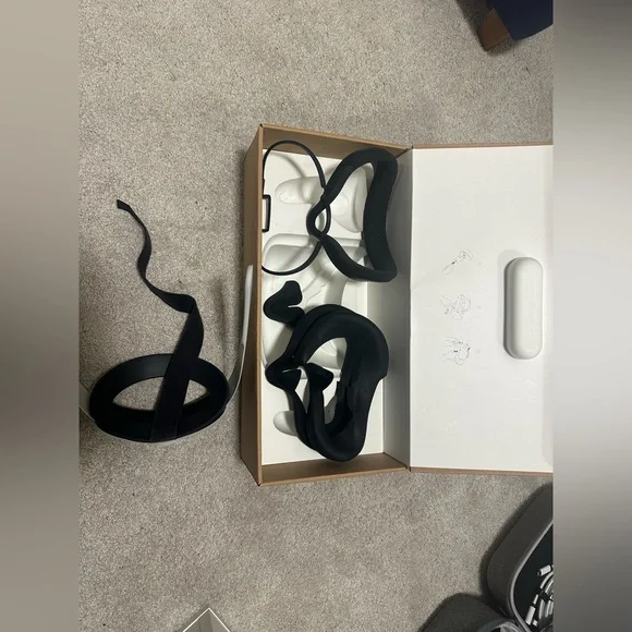 Meta Quest 2 Bundle - Picture 7 of 7